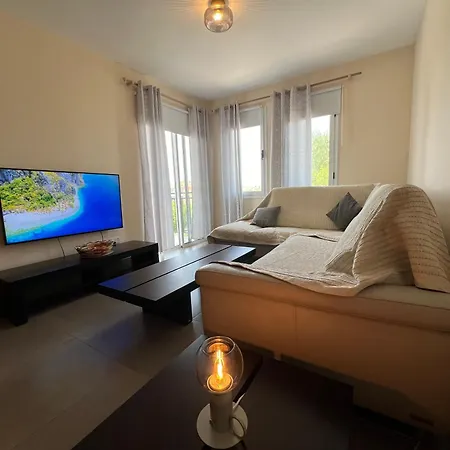 Sea-view Eco-apartment B110 폴리스