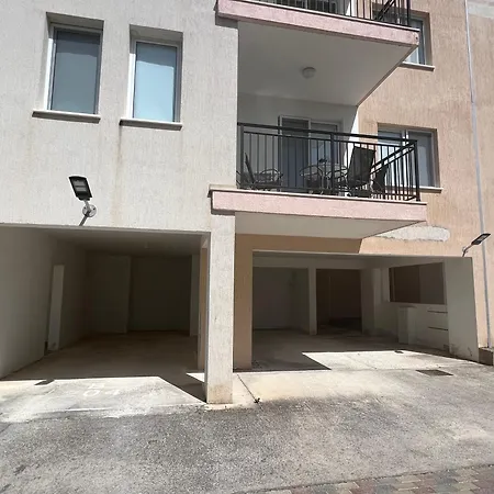 Sea-view Eco-apartment B110 شقة *